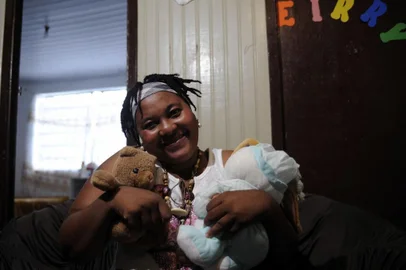  CAXIAS DO SUL, RS, BRASIL, 12/04/2018 - A haitiana Monette Esperance ainda aguarda a chegada dos filhos, Adjy (menina, 7 anos) e Djodjy Betchnatlie (menino, 11 anos). Problemas com o vista atrasam a vinda dos pequenos. (Marcelo Casagrande/Agência RBS)