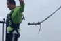 Cabo de segurança preso a turista se solta a 152 metros de altura