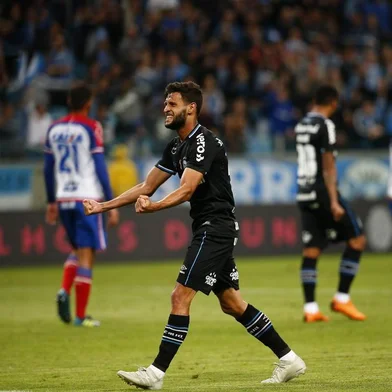 Grêmio enfrenta o Bahia na Arena pela 28ª rodada do Brasileirão. No lance, Juninho Capixaba comemora gol