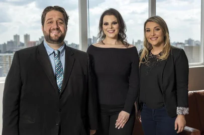 Patrick Mezzomo, Nathália Reschke (centro) e Mariana Michelon