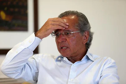 Para investidores, Guedes garante verniz liberalRJ - PAULO GUEDES/BOLSONARO/ELEIÇÕES 2018/ARQUIVO  - ECONOMIA - Foto de arquivo de 10/04/2018 do     economista Paulo Guedes durante     entrevista cedida ao jornal O Estado     de S. Paulo no bairro do Leblon, na     zona sul do Rio de Janeiro. As esquivas     de Guedes quando questionado sobre sua     determinação para comandar a equipe     econômica de Jair Bolsonaro alimentam a     desconfiança de operadores do mercado     financeiro sobre o sucesso de um     eventual governo do candidato do PSL.     Para investidores e gestores ouvidos     pelo jornal é justamente a figura dele     que dá o verniz liberal que os cativa.     Esses operadores dizem que mantêm     reservas sobre o projeto apresentado     pelo deputado até agora, que carece de     detalhamentos e peca pela falta de     pragmatismo, mas que o risco do retorno     do PT ao poder os assusta muito mais     por ora.    10/04/2018 - Foto: WILTON JUNIOR/ESTADÃO CONTEÚDOEditoria: ECONOMIALocal: RIO DE JANEIROIndexador: WILTON JUNIORFonte: ESTADÃO CONTEÚDOFotógrafo: ESTADÃO CONTEÚDO