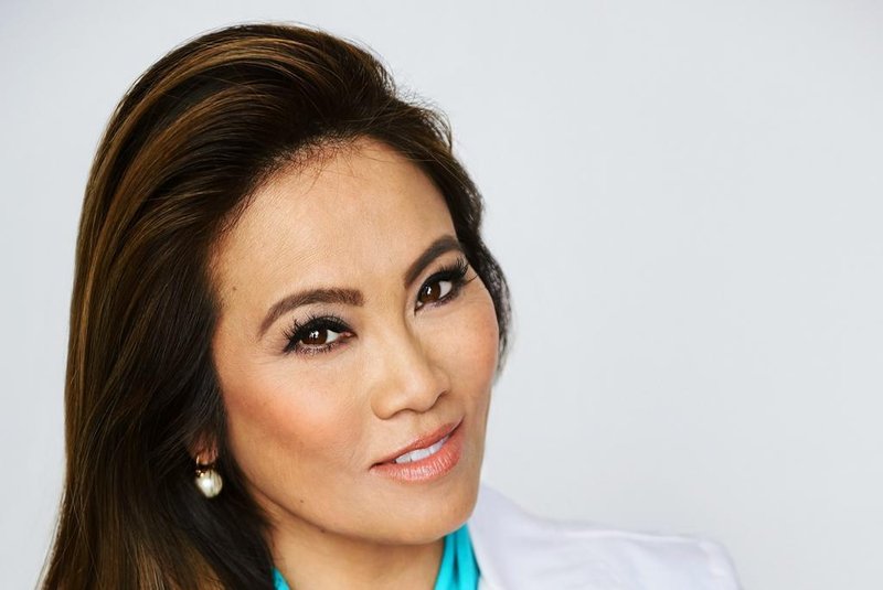 Dermatologista america Sandra Lee, conhecida como Dr. Pimple Popper.