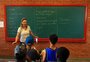 Alunos de escola da Restinga têm aulas de português e matemática pela primeira vez neste ano
