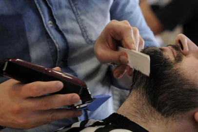  CAXIAS DO SUL, RS, BRASIL, 17/10/2017 - O mercado da beleza em Caxias está aquecido. E para o universo masculino, as barbearias estão investindo no mercado de produtos e serviços. Pauta para o caderno + Serra. NA FOTO: espaço da Differenza barbearia. (Marcelo Casagrande/Agência RBS)