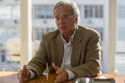  In this file photo taken on August 21, 2018, Brazilian economist of Brazils right-wing presidential candidate for the Social Liberal Party (PSL) Jair Bolsonaro, Paulo Guedes, talks to the media in Rio de Janeiro, Brazil.A deeply polarized Brazil stood at a political crossroads on October 8, 2018 as the bruising first round of the presidential election left voters with a stark choice in the run-off between far-right firebrand Jair Bolsonaro and leftist Fernando Haddad. Bolsonaro won 46 percent of the vote to Haddads 29 percent, according to official results. / AFP PHOTO / Daniel RAMALHOEditoria: POLLocal: Rio de JaneiroIndexador: DANIEL RAMALHOSecao: electionFonte: AFPFotógrafo: STR
