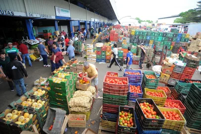  CAXIAS DO SUL, RS, BRASIL 11/10/2018Boxistas da Ceasa Serra reclamam do valor do lance mínimo para continuarem utilizando os espaços para a venda de hortifrutigranjeiros. (Felipe Nyland/Agência RBS)