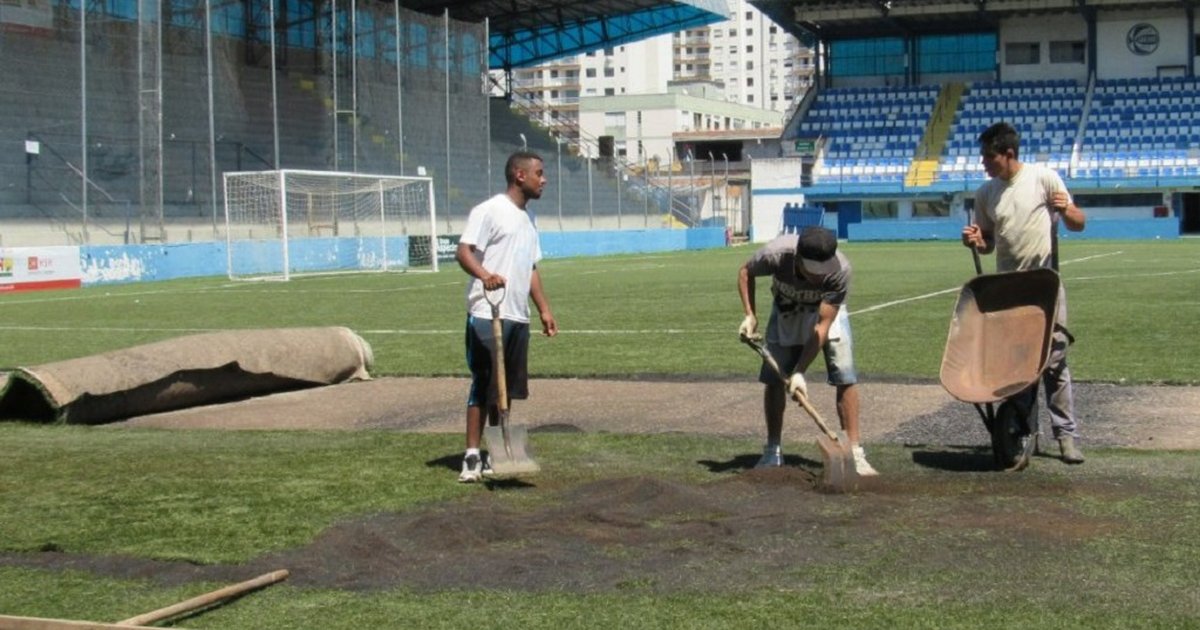FOTO São José inicia troca de gramado sintético no Estádio Passo D'Areia GZH FOTO São José inicia troca de gramado sintético no Estádio Passo D'Areia GZH