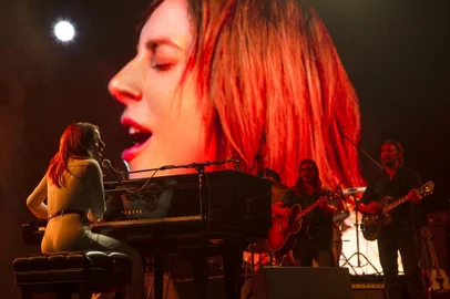 nasce uma estrela, com lady gagar