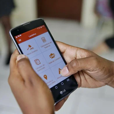  PORTO ALEGRE, RS, BRASIL, 18/10/2018: Themis promove oficina sobre o aplicativo Laudelina. O Laudelina é um app de defesa dos direitos das trabalhadoras domésticas, que inclui funções como manual, calculadora de salário e redes de contato. (CAMILA DOMINGUES/AGÊNCIA RBS)