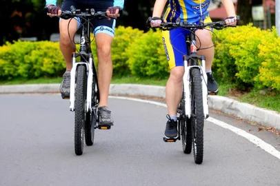  CAXIAS DO SUL, RS, BRASIL (30/01/2017). Adriano Antonio Susin e Adriana Simone de Castilhos  Susin, Ciclistas que irão curtir o Planeta Atlântida 2017. (Roni Rigon/Pioneiro).
