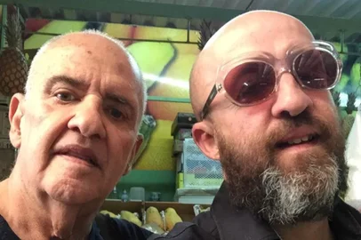O escritor Fabrício Carpinejar e o pai, Carlos Nejar
