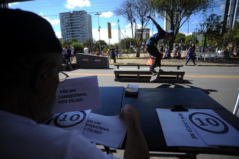  CAXIAS DO SUL, RS, BRASIL 21/10/2018Programação Skate no Asilo leva idosos de diversas entidades para serem jurados em competição de skate. (Felipe Nyland/Agência RBS)