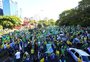 Manifestantes fazem ato pró-Bolsonaro em Porto Alegre