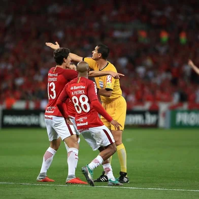  PORTO ALEGRE, RS, BRASIL - 22/10/2018 - Inter recebe o Santos no Beira-Rio pelo Brasileirão 2018. Indexador: Jeff Botega