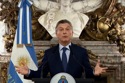  Screen grab taken from a handout video released by Argentina's Presidency showing Argentina's President Mauricio Macri speaking to the nation during a televised message to announce austerity measures, including the elimination of government ministries and stiff taxes on exports to reduce budget deficits and stabilize the economy, in Buenos Aires on September 3, 2018.The Argentinian peso has lost half its value against the dollar since January. A first $15 billion tranche of an IMF loan has largely gone to propping up the peso in recent months. Argentina's Central Bank hiked its baseline interest rate to 60 percent last week in a further bid to stabilize the currency / AFP PHOTO / Argentinian Presidency / HO / RESTRICTED TO EDITORIAL USE - MANDATORY CREDIT "AFP PHOTO / ARGENTINA'S PRESIDENCY" - NO MARKETING NO ADVERTISING CAMPAIGNS - DISTRIBUTED AS A SERVICE TO CLIENTSEditoria: FINLocal: Buenos AiresIndexador: HOSecao: governmentFonte: Argentinian PresidencyFotógrafo: STR