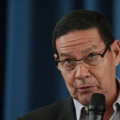  NOVO HAMBURGO, RS, BRASIL, 24/10/2018 - Geneneral Mourão, candidato a vice-presidente na chapa de Bolsonaro em entrevista na Sociedade Aliança (NH). (FOTOGRAFO: FERNANDO GOMES / AGENCIA RBS)