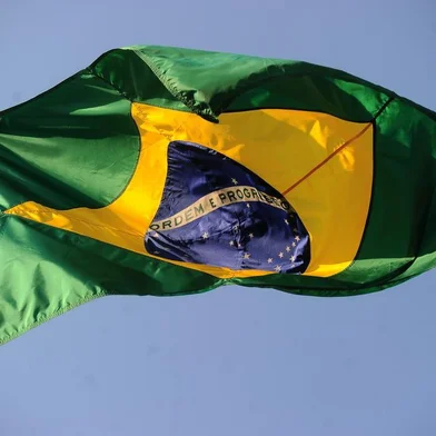 CAXIAS DO SUL, RS, BRASIL, 06/09/2017. Semana da Pátria - Descerramanto da bandeira Nacional no Largo Duque de Caxias, na Praça Dante Alighieri. Fotos da bandeira do Brasil e do fogo simbólico. (Porthus Junior/Agência RBS)