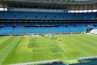 Gramado da Arena do Grêmio após o show de Shakira