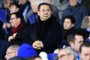  (FILES) In this file photo taken on November 22, 2016 Leicester Citys Thai chairman Vichai Srivaddhanaprabha watches during the UEFA Champions League group G football match between Leicester City and Club Brugge at the King Power Stadium in Leicester, central England on November 22, 2016. - A helicopter belonging to Thai tycoon Vichai Srivaddhanaprabha crashed on October 27, 2018 near the stadium of his UK football club Leicester City. The identities of the pilot and any passengers on board have not yet been confirmed. It is also not yet known if anyone on the ground was injured. (Photo by Paul ELLIS / AFP)Editoria: SPOLocal: LeicesterIndexador: PAUL ELLISSecao: soccerFonte: AFPFotógrafo: STF