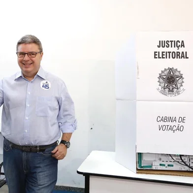 antonio anastasia vota em MG