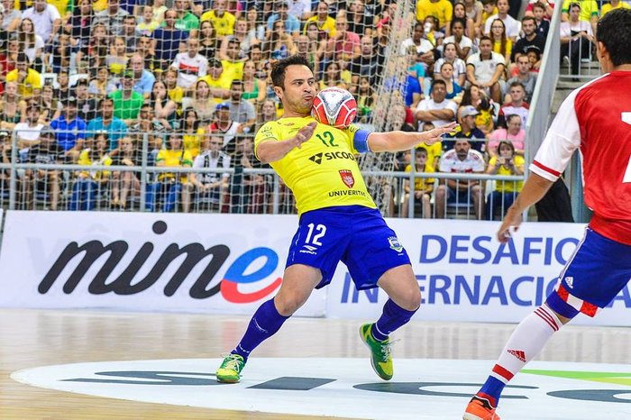 Falcão se despede da Seleção Brasileira de Futsal com mais de 400 gols e  apontado como o maior de todos os tempos