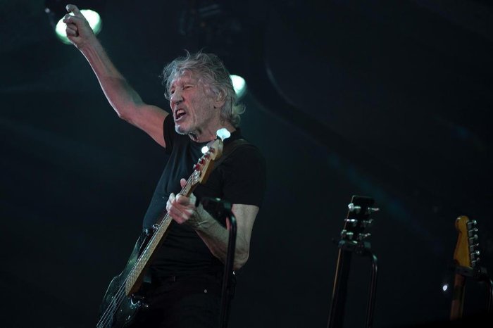 Roger Waters leva música e política ao palco do Mineirão nesta