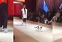 VÍDEO: gato invade passarela e rouba a cena em desfile