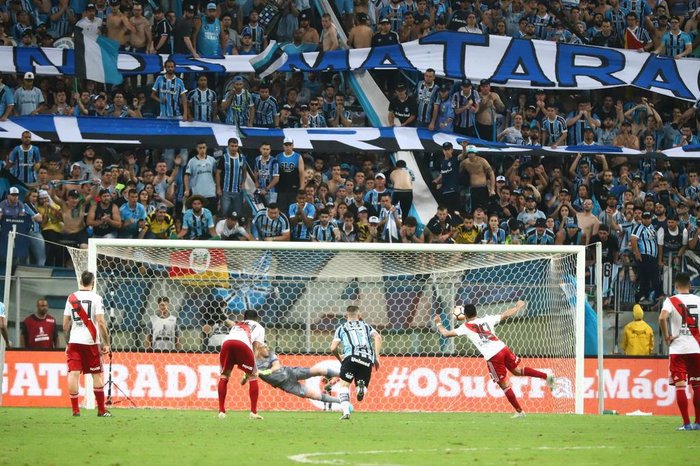 Abichornado: Aborrecido, triste, desanimado  - Gremio do Prata