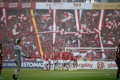  PORTO ALEGRE, RS, BRASIL, 04-11-2018. Inter enfrenta o Atlético-PR no Beira-Rio pelo Campeonato Brasileiro. (FÉLIX ZUCCO/AGÊNCIA RBS)