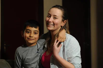  CAXIAS DO SUL, RS, BRASIL 01/11/2018NATHALIA RAMPON FLORES é assinante do Pioneiro e completará 21 anos na data de aniversário do jornal. O irmão Gustavo, nove, é seu fiel companheiro.(Felipe Nyland/Agência RBS)