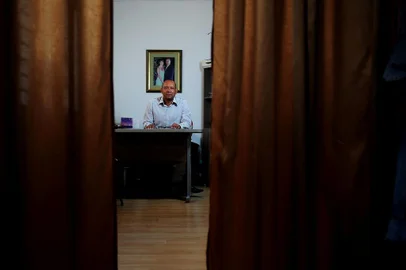  CAXIAS DO SUL, RS, BRASIL, 25/10/2018Agnez Luiz Lima da Silva, 43 anos, faz aniversário no dia 4 de novembro, mesmo dia em que o Pioneiro completa 70 anos. Ele é um dos personagens da matéria especial sobre o aniversário do jornal.Nas fotos, com a esposa Magali, 50 e a filha Glaucia, 8. (Lucas Amorelli/Agência RBS)