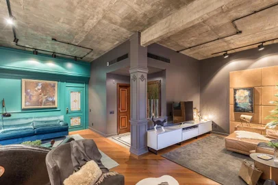 Mundstock Arquitetura , rosa , verde , madeira , cinza , boiserie , tapete, lareira, varanda