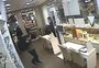 VÍDEO: imagens mostram roubo a joalheria em shopping de Porto Alegre