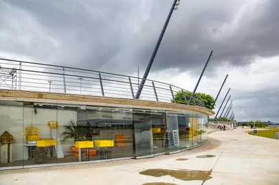  PORTO ALEGRE, RS, BRASIL, 07/11/2018 : Empresária conhecida como Tia Carmen inaugura bar na orla do Guaíba. Estabelecimento venderá comida árabe e terá 10 torneiras de chope artesanal (Omar Freitas/Agência RBS)