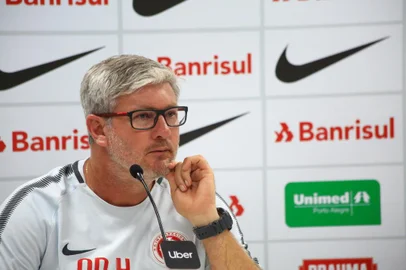  PORTO ALEGRE, RS, BRASIL, 09/11/2018 - Coletiva de Odair Hellmann que ocorreu nesta Sexta Feira. (FOTOGRAFO: TADEU VILANI / AGENCIA RBS)