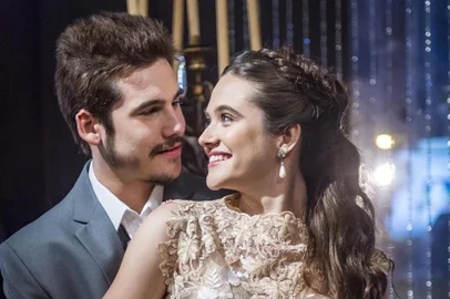 o tempo não para, Samuca ( Nicolas Prattes ) e Marocas ( Juliana Paiva )