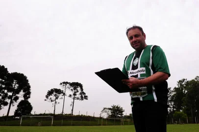  CAXIAS DO SUL, RS, BRASIL, 13/11/2018 - Série de reportagens sobre esporte amador, realizada em parceria com a Radio Gaúcha, jornal Pioneiro e RBS TV. NA FOTO: Leandro Rodrigues Mazotto é treinador da categoria máster do São Francisco, finalista da Copa União. (Marcelo Casagrande/Agência RBS)
