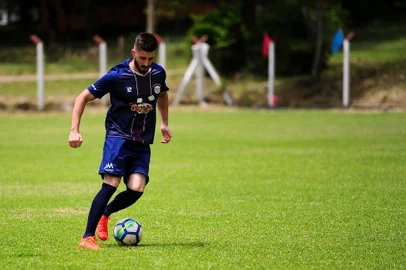  CAXIAS DO SUL, RS, BRASIL, 13/11/2018 - Série de reportagens sobre esporte amador, realizada em parceria com a Radio Gaúcha, jornal Pioneiro e RBS TV. NA FOTO: Andreo Simonetto é atacante do Juvenil de São Braz, equipe finalista da Copa União na categoria suplentes. (Marcelo Casagrande/Agência RBS)