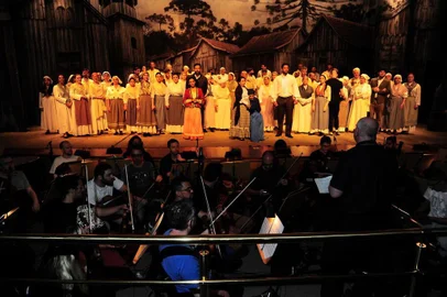 CAXIAS DO SUL, RS, BRASIL, 15/11/2018. Ensaio da Ópera Cavalleria Rusticana, de Pietro Mascagn, com a orquestra Sinfônica da Universidade de Caxias do Sul. A apresentação faz parte da primeira edição da Série Grandes Concertos de 2018, nos dias 18 e 22 de novembro de 2018, respectivamente, às 18h e às 21h, no UCS Teatro. (Porthus Junior/Agência RBS)