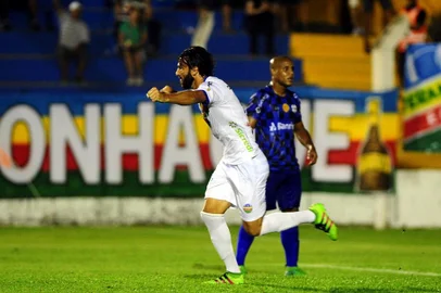  VERANÓPOLIS, RS, BRASIL, 18/03/2018. Veranópolis x São José, em partida de ida das quartas de finais do Gauchão 2018, no estádio Antonio David Farina. (Diogo Sallaberry/Agência RBS)