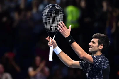  Serbias Novak Djokovic smiles as he celebrates his straight sets win in his mens singles round-robin match against Croatias Marin Cilic on day six of the ATP World Tour Finals tennis tournament at the O2 Arena in London on November 16, 2018. (Photo by Glyn KIRK / AFP)Editoria: SPOLocal: LondonIndexador: GLYN KIRKSecao: tennisFonte: AFPFotógrafo: STR