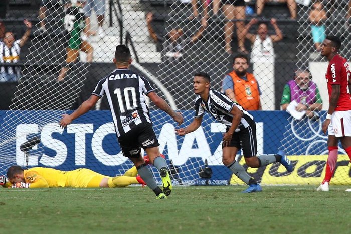 Inter perde para o Botafogo no Rio e se distancia da briga pelo título ...
