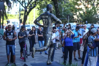  PORTO ALEGRE, RS, BRASIL - 09/11/2018 - Estátua idealizada pelo pai do ex-atacante do Grêmio foi inaugurada nesta sexta-feira.Indexador: ISADORA NEUMANN