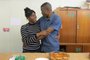 Casal de haitianos Claude Pierre e Lucienne Pierre Lovis ganha festa de casamento no Banco do Vestuário, em Caxias do Sul. Eles se casaram no final de semana e não tinham dinheiro para a festa; nesta segunda, colegas de um curso no Banco do Vestuário fizeram uma festa surpresa para os dois.