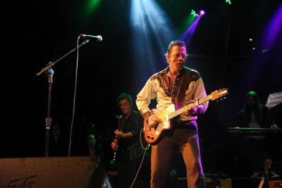  CAXIAS DO SUL, RS, BRASIL, 25/11/2017 - 10ª Edição do Mississippi Delta Blues Festival ocorre nos dias 23, 24 e 25 de Novembro, na Estação Férrea, em Caxia do Sul. NA FOTO: Ian Siegal encerrando o festival no palco Mojo Hand Stage. (Marcelo Casagrande/Agência RBS)