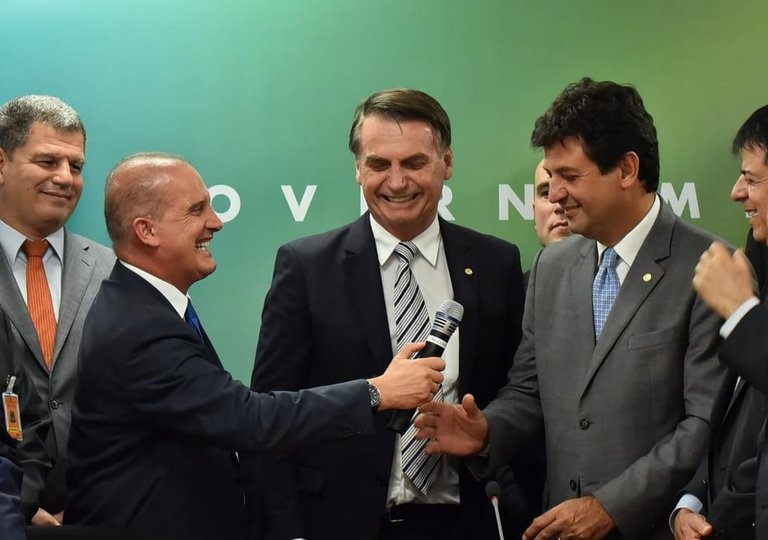 Resultado de imagem para ministros de bolsonaro investigados