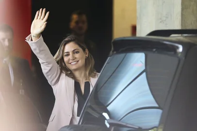 Michelle Bolsonaro chega a Brasília para primeira visita após eleição