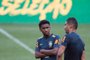  Tetê, do Grêmio, e Casemiro conversam em treino da Seleção BrasileiraIndexador: Pedro Martins