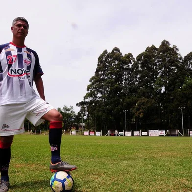  CAXIAS DO SUL, RS, BRASIL, 13/11/2018 - Série de reportagens sobre esporte amador, realizada em parceria com a Radio Gaúcha, jornal Pioneiro e RBS TV. NA FOTO: Alex Gauer é meia do Juvenil de São Braz e finalista na Copa União, na categoria veteranos. (Marcelo Casagrande/Agência RBS)