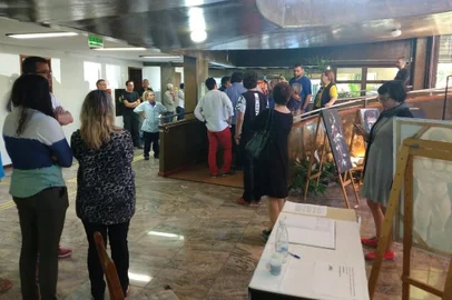 Exposição Santificados provoca tumulto na Câmara de Vereadores